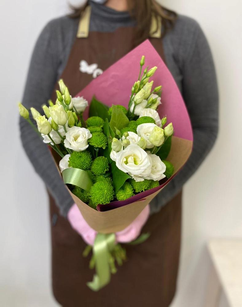 Букет морозный день в городе Вышний Волочёк Букет цветов из: Хризантемы и Лизиантусы в городе Вышний Волочёк