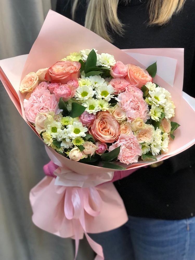 Букет нежные объятья в городе Вышний Волочёк Букет цветов из: Гвоздики, Розы и Хризантемы в городе Вышний Волочёк