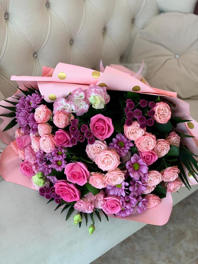 Букет Ваше величество в городе Вышний Волочёк Букет цветов из: Хризантемы, Розы и Лизиантусы в городе Вышний Волочёк