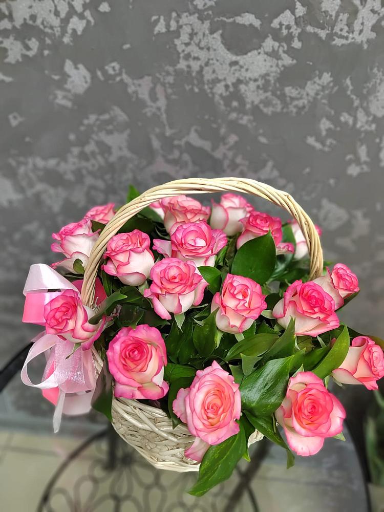 Композиция французская провинция в городе Вышний Волочёк Цветочная композиция из Розы в корзине в городе Вышний Волочёк
