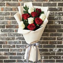 Букет красно-белые розы в городе Вышний Волочёк Букет цветов из:  Розы в городе Вышний Волочёк