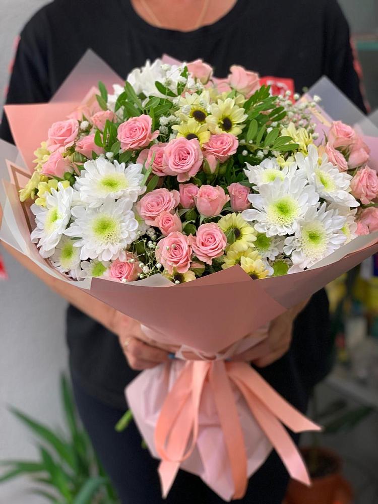 Букет юношеские грезы в городе Вышний Волочёк Букет цветов из: Розы и Хризантемы в городе Вышний Волочёк