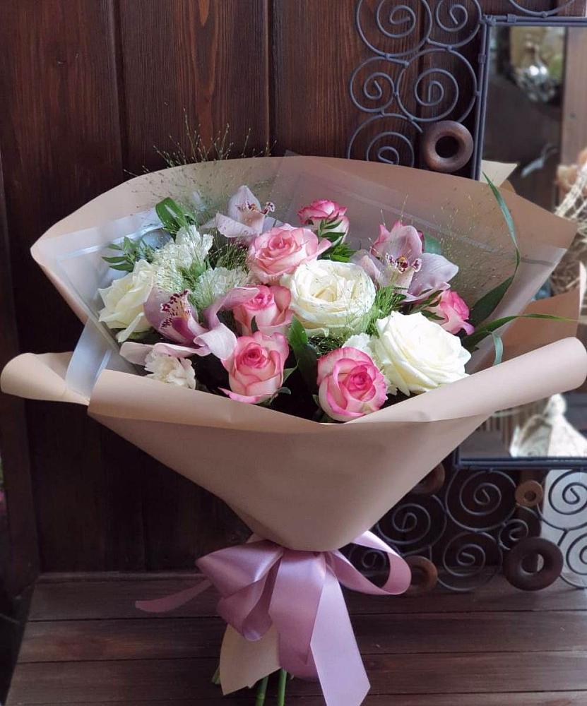 Букет майское утро в городе Вышний Волочёк Букет цветов из: Гвоздики, Орхидеи, Розы и Хризантемы в городе Вышний Волочёк