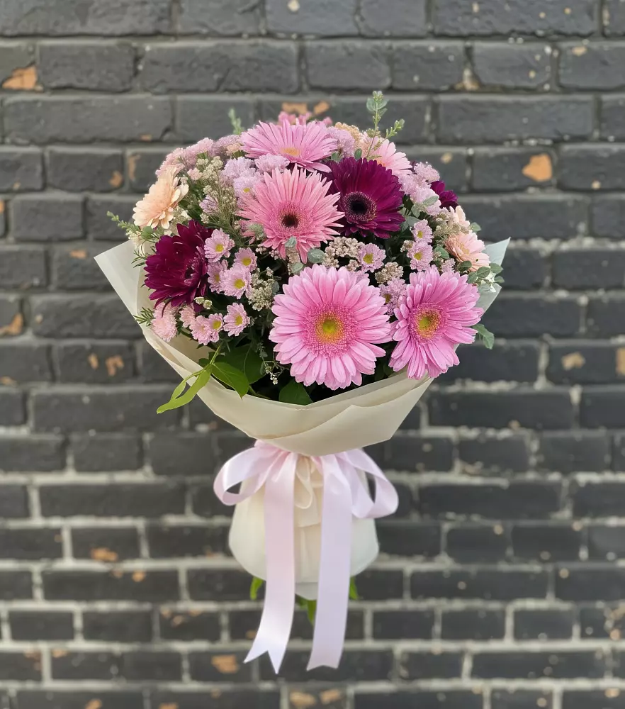 Букет яркие краски в городе Вышний Волочёк Букет цветов из: Герберы и Хризантемы в городе Вышний Волочёк