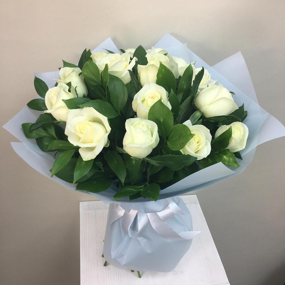 15 Белых роз Проуд в городе Вышний Волочёк Букет 15 Белых роз Проуд в городе Вышний Волочёк
