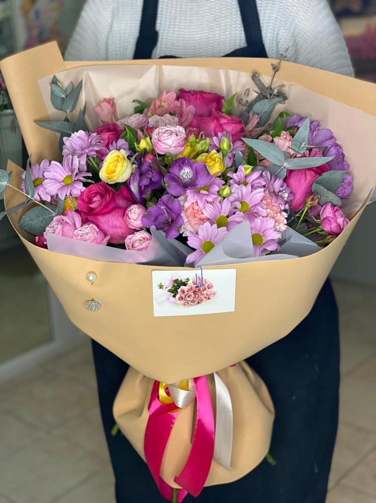 Букет вдохновленный любовью в городе Вышний Волочёк Букет цветов из: Хризантемы, Гвоздики и Альстромерии в городе Вышний Волочёк