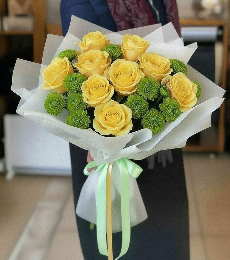 Букет сочно-зеленый в городе Вышний Волочёк Букет цветов из: Хризантемы и Розы в городе Вышний Волочёк