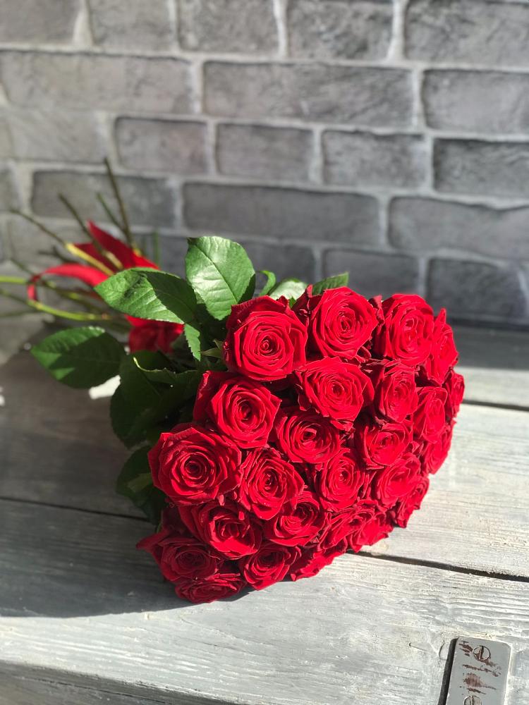 Красные розы Фридом в городе Вышний Волочёк Букет Красные розы Фридом в городе Вышний Волочёк