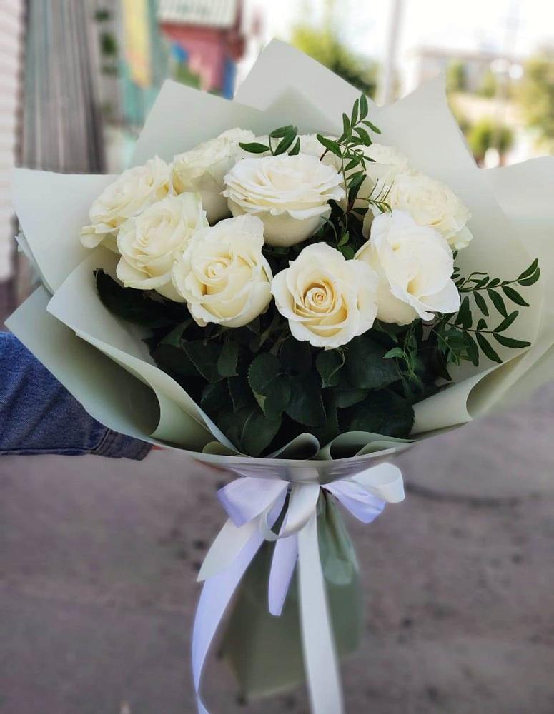 Белые розы Проуд в городе Вышний Волочёк Букет Белые розы Проуд в городе Вышний Волочёк