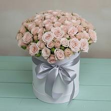 Композиция утонченная красота в городе Вышний Волочёк Цветочная композиция из Розы в шляпной коробке в городе Вышний Волочёк