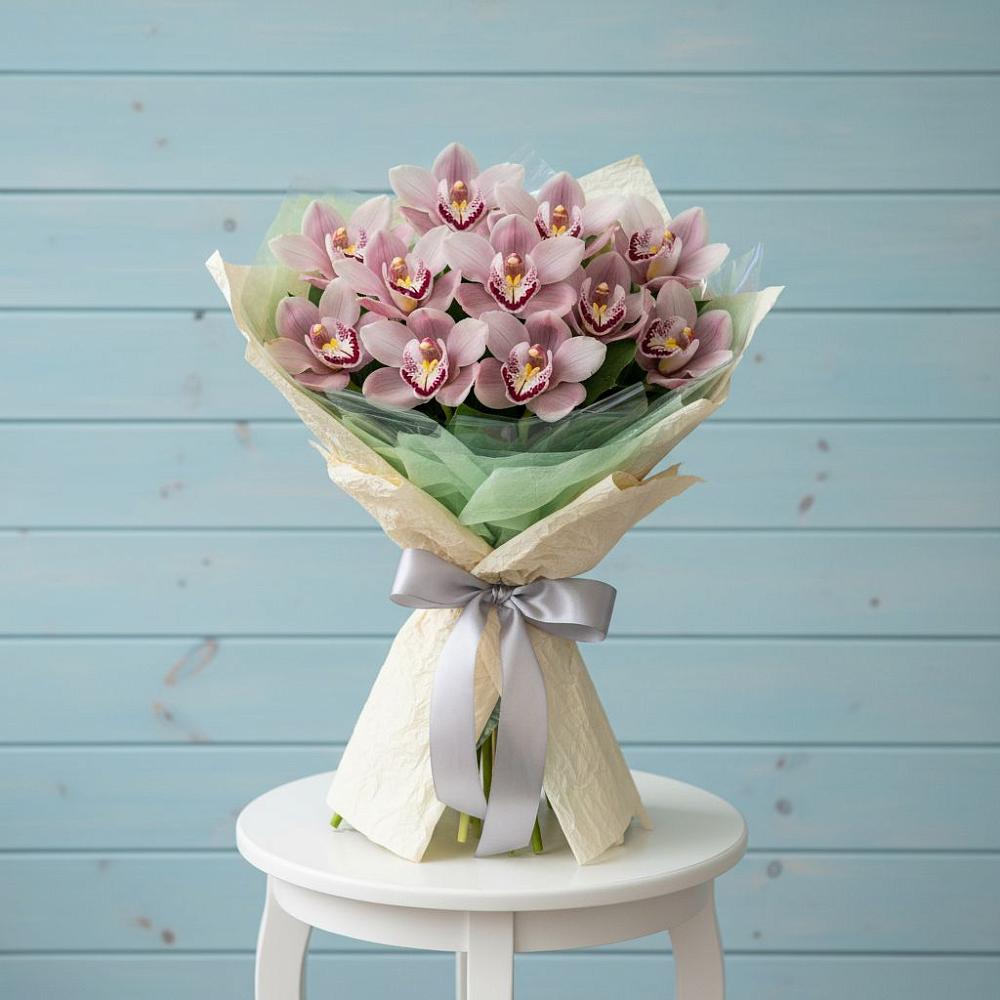 Букет 11 орхидей в городе Вышний Волочёк Букет цветов из: Орхидеи и Розы в городе Вышний Волочёк