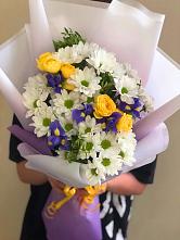 Букет солнечный привет #REPLACE_PRED# городе Вышний Волочёк Букет цветов из:  Ирисы, Хризантемы и Розы #REPLACE_PRED# городе Вышний Волочёк