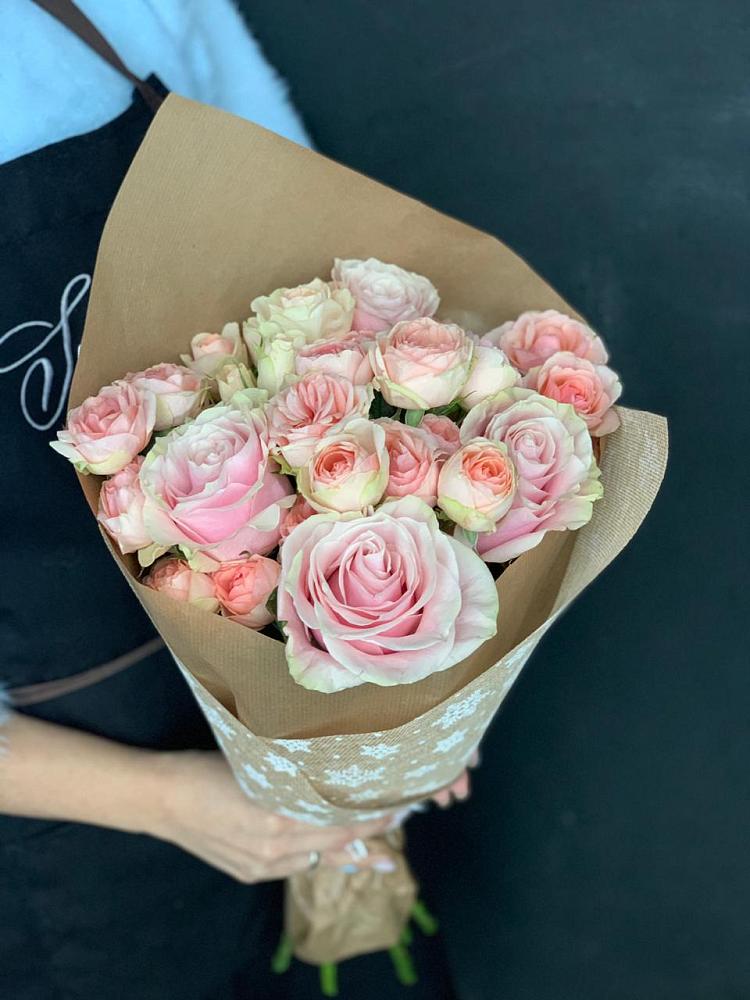 Букет ванильный зефир в городе Вышний Волочёк Букет цветов из: Хризантемы и Розы в городе Вышний Волочёк