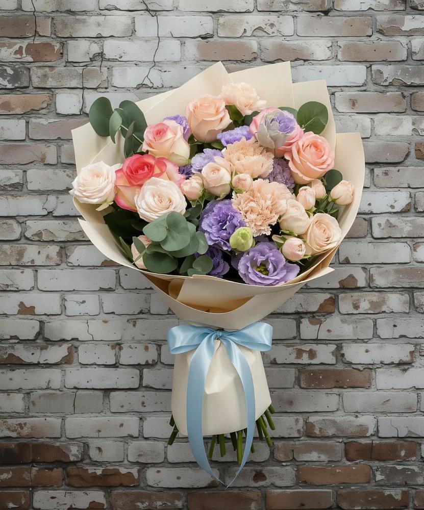 Букет Феерия в городе Вышний Волочёк Букет цветов из: Розы, Лизиантусы и Гвоздики в городе Вышний Волочёк