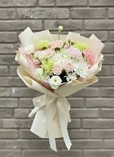 Букет Трепет мечты в городе Вышний Волочёк Букет цветов из:  Гвоздики, Розы, Лизиантусы и Хризантемы в городе Вышний Волочёк