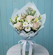 Букет очаровательный аромат в городе Вышний Волочёк Букет цветов из:  Розы и Лизиантусы в городе Вышний Волочёк