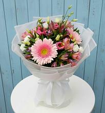 Букет прохладный бриз в городе Вышний Волочёк Букет цветов из:  Герберы, Альстромерии и Лизиантусы в городе Вышний Волочёк