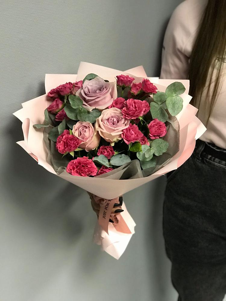 Букет восхищение в городе Вышний Волочёк Букет цветов из: Гвоздики и Розы в городе Вышний Волочёк