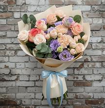 Букет Феерия в городе Вышний Волочёк Букет цветов из:  Розы, Лизиантусы и Гвоздики в городе Вышний Волочёк