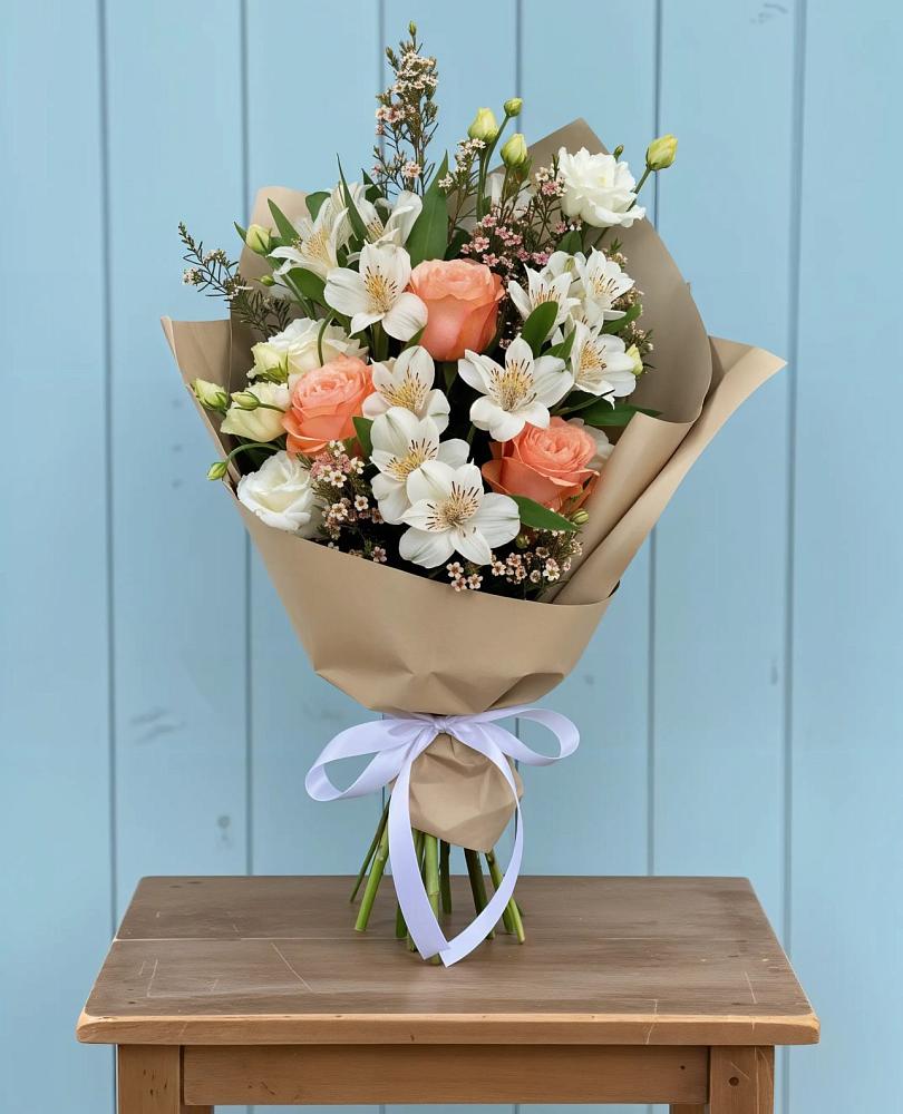 Букет яркий комплимент в городе Вышний Волочёк Букет цветов из: Альстромерии, Лизиантусы, Розы и Хризантемы в городе Вышний Волочёк