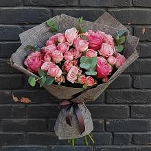 Букет розы в пальмах в городе Вышний Волочёк Букет цветов из:  Розы в городе Вышний Волочёк