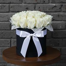 Цветочная композиция из Розы в шляпной коробке в городе Вышний Волочёк